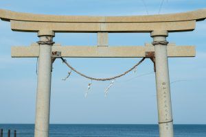 伊勢神宮の石灯籠に登ったのは誰?名前は?処分が軽すぎるのでは?