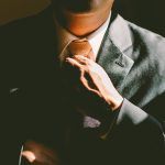 加藤浩次のバックにいる吉本元社員は誰?いわくつき社員の名前は?