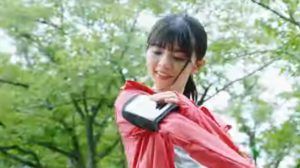 【CM】ポケモンGOランニングする女優は誰?走っている女性の名前は?