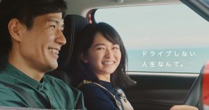 スズキスイフトcmの娘役の女優の名前は 赤い車に乗る若手 スズキスイフトcmの娘役の女優の名前は 赤い車に乗る若手