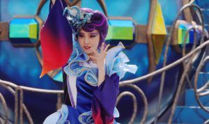 ディズニーハロウィン｜青紫衣装の可愛い女性ダンサーは誰で名前は？