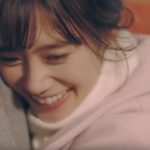 【CM動画】JR東海スマートEX黄色ピンク色コートの女性は誰・名前は?ツリーの前で出会う!