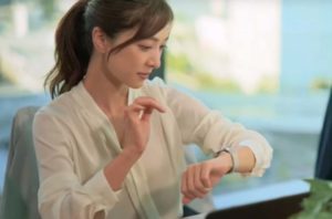 ガーミン vivomoveの時計CMの女性は誰?名前は西山真以?画像プロフ紹介!